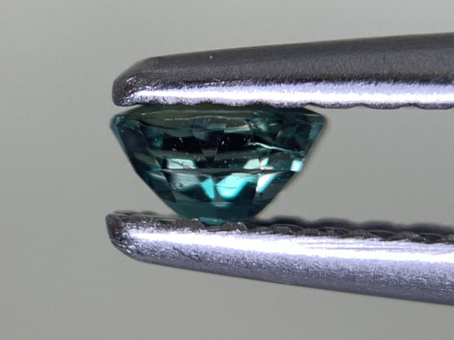 アレキサンドライト 0.200ct 宝石ソーティング付き  4.0㎜×2.8㎜×2.0㎜  ルース（ 裸石 ） 2590Y