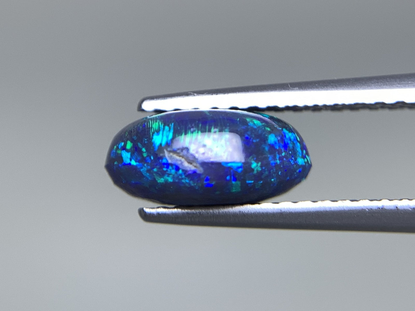 ブラックオパール  天然  1.945ct  中央宝石ソーティング付き  9.5㎜×7.6㎜×4.3㎜   天然 ルース（ 裸石 ） 5210Y