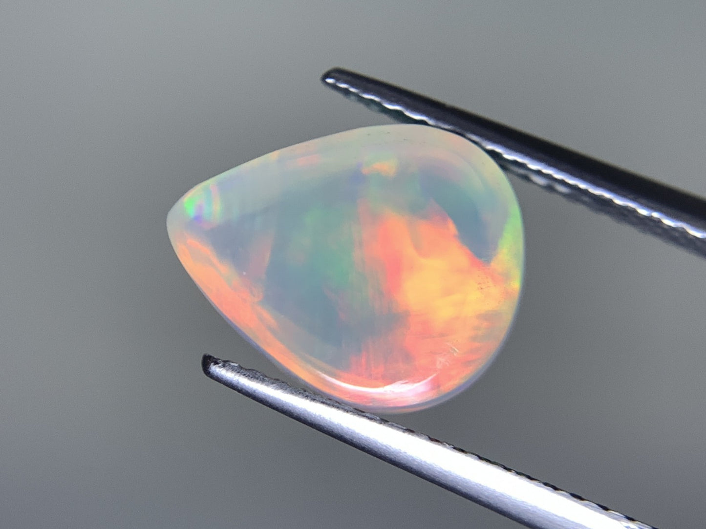 オパール 3.504ct 宝石ソーティング付き  11.6㎜×9.4㎜×7.1㎜  ルース（ 裸石 ） 3039Y