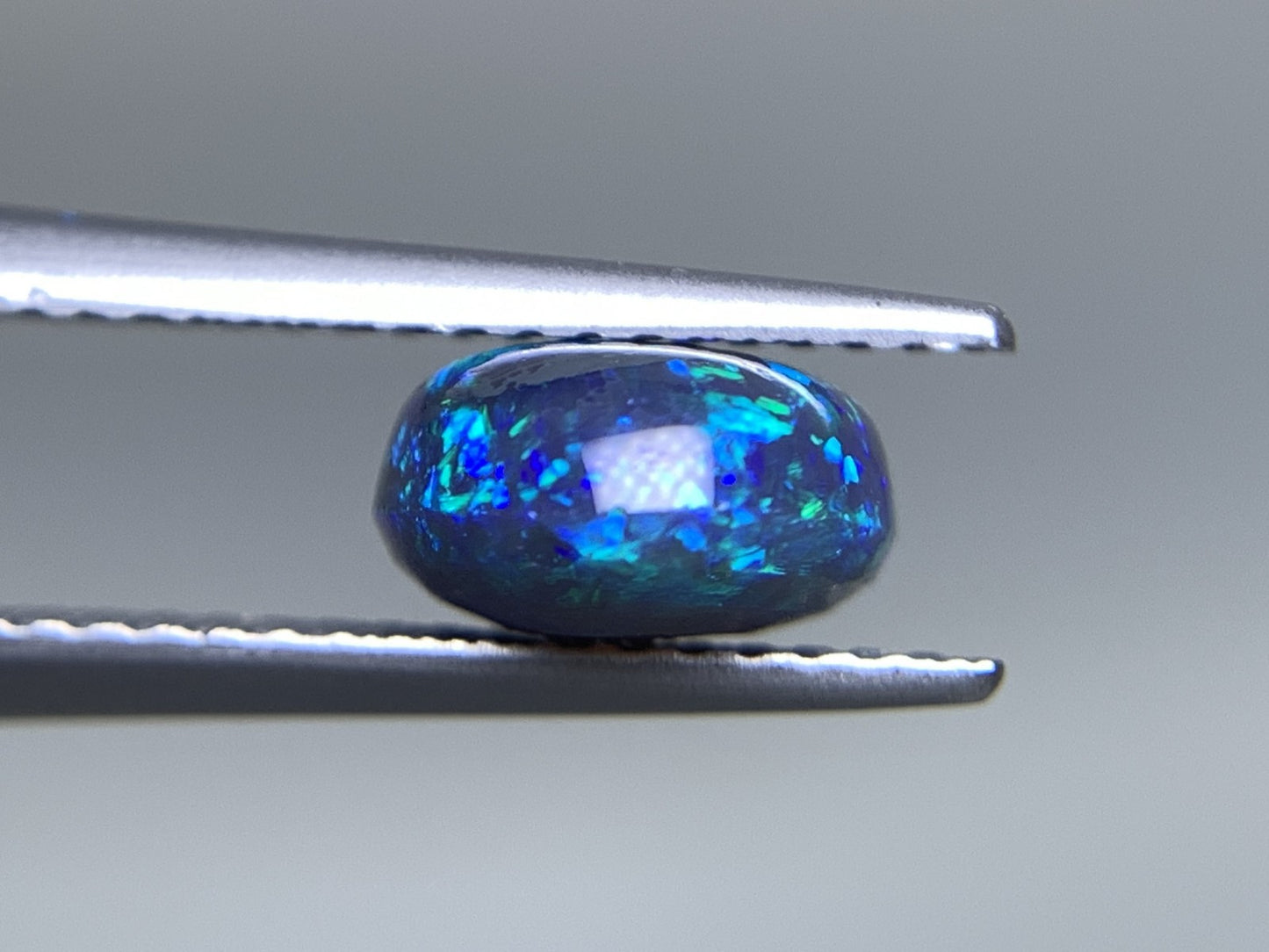 ブラックオパール  天然  1.945ct  中央宝石ソーティング付き  9.5㎜×7.6㎜×4.3㎜   天然 ルース（ 裸石 ） 5210Y