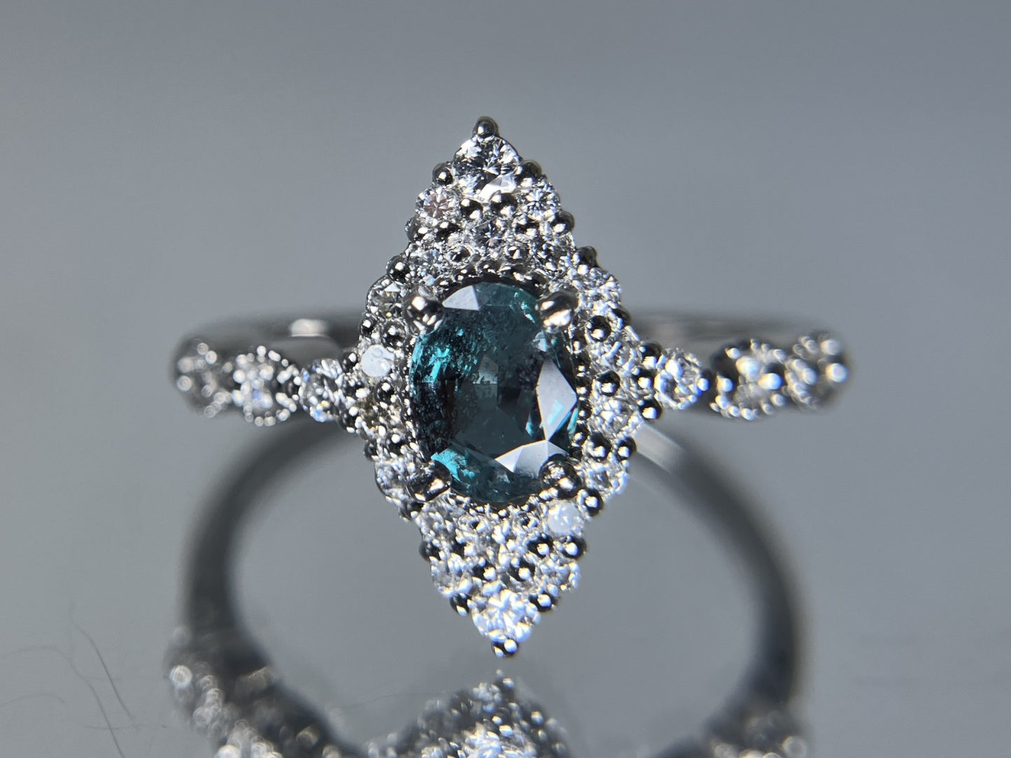アレキサンドライト 0.58ct ブラジル産 Brazil GIA鑑別書 D0.31ct PT900 4.3g 指輪 （JP14号） サイズ直し無料 7529S