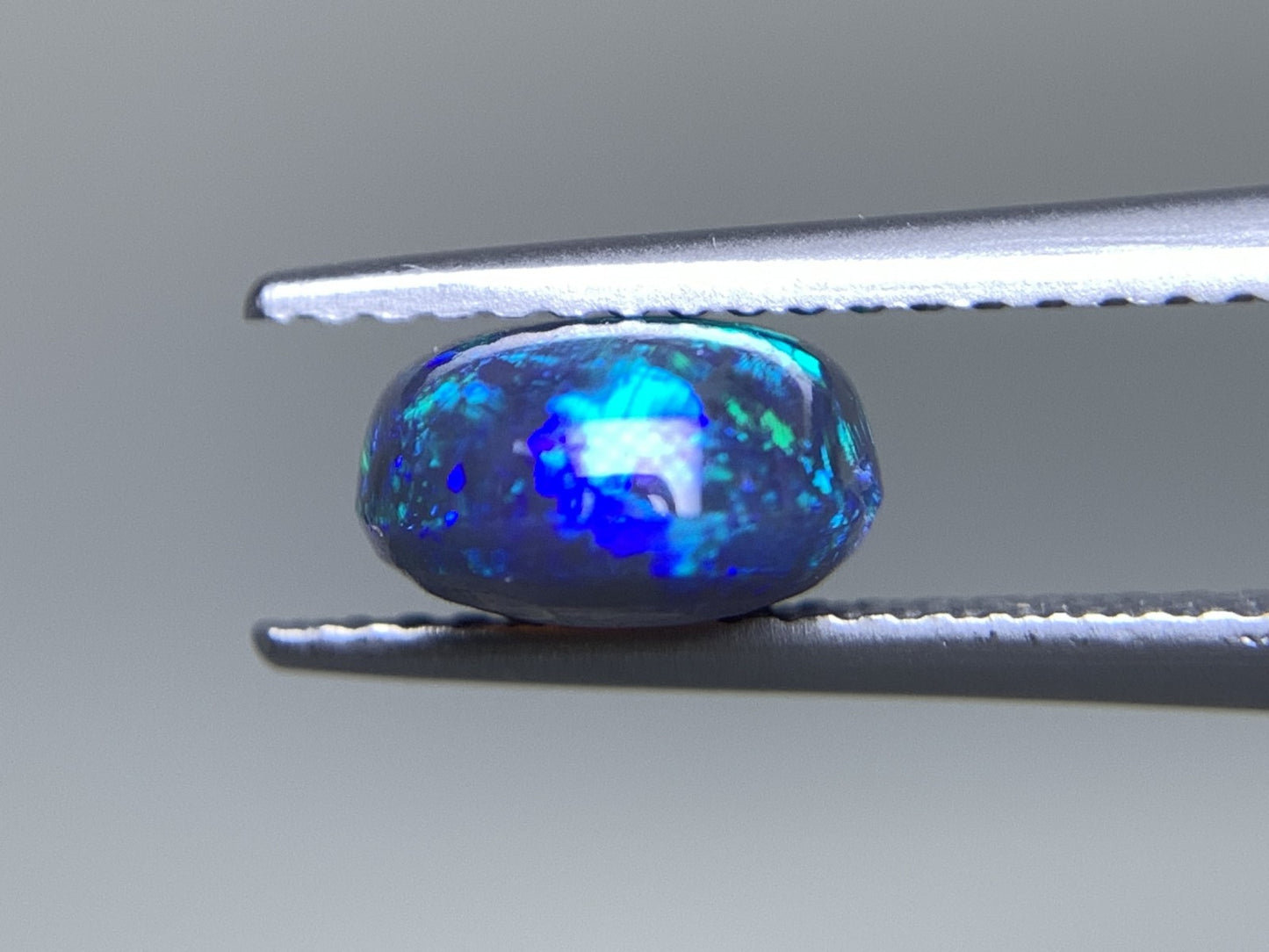 ブラックオパール  天然  1.945ct  中央宝石ソーティング付き  9.5㎜×7.6㎜×4.3㎜   天然 ルース（ 裸石 ） 5210Y