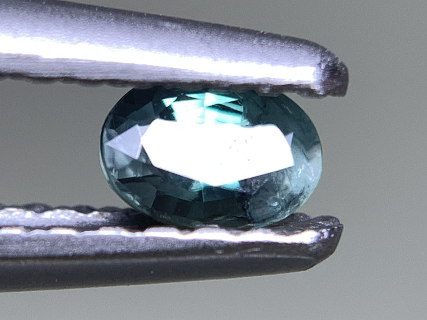 アレキサンドライト 0.200ct 宝石ソーティング付き  4.0㎜×2.8㎜×2.0㎜  ルース（ 裸石 ） 2590Y