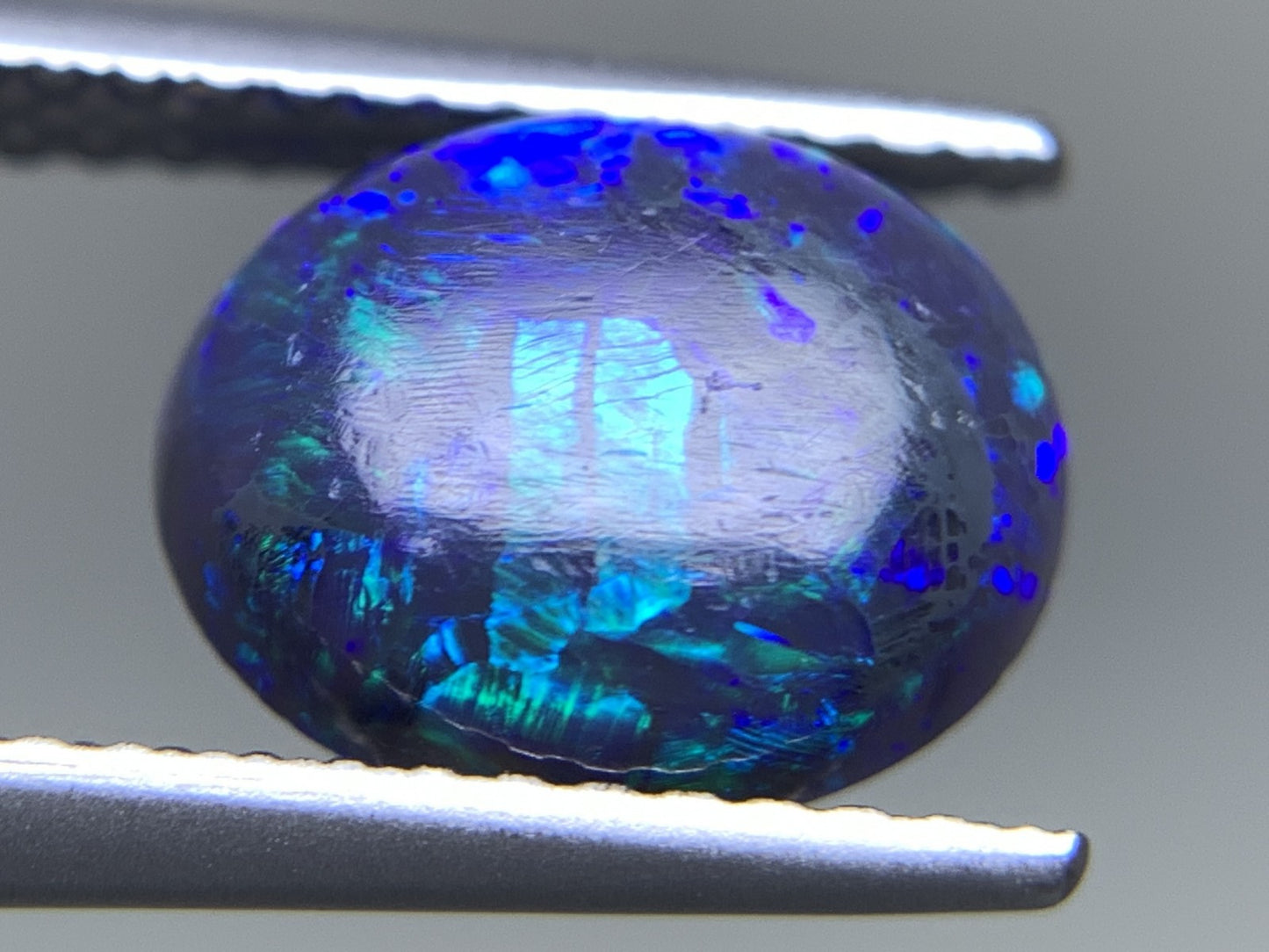 ブラックオパール  天然  1.945ct  中央宝石ソーティング付き  9.5㎜×7.6㎜×4.3㎜   天然 ルース（ 裸石 ） 5210Y