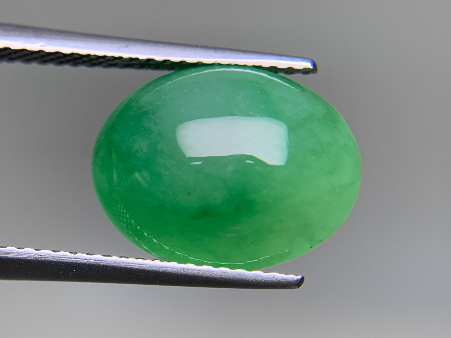 ヒスイ 翡翠 天然  7.144ct  中央宝石ソーティング付き  14.0㎜×10.9㎜×5.7㎜  ルース（ 裸石 ） 6063Y