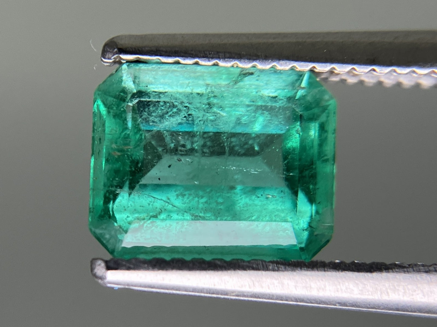 エメラルド 1.210ct  中央宝石ソーティング付き  7.59㎜×6.16㎜×3.60㎜  天然 ルース（ 裸石 ） 4849YY