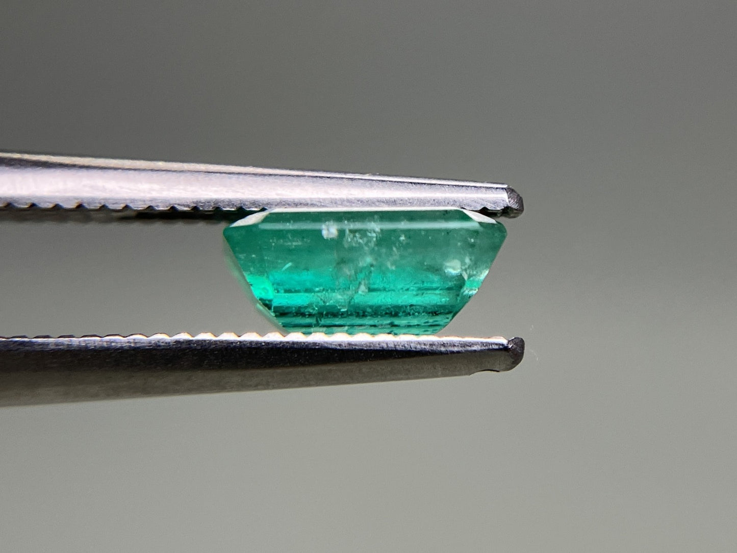 エメラルド 1.210ct  中央宝石ソーティング付き  7.59㎜×6.16㎜×3.60㎜  天然 ルース（ 裸石 ） 4849YY