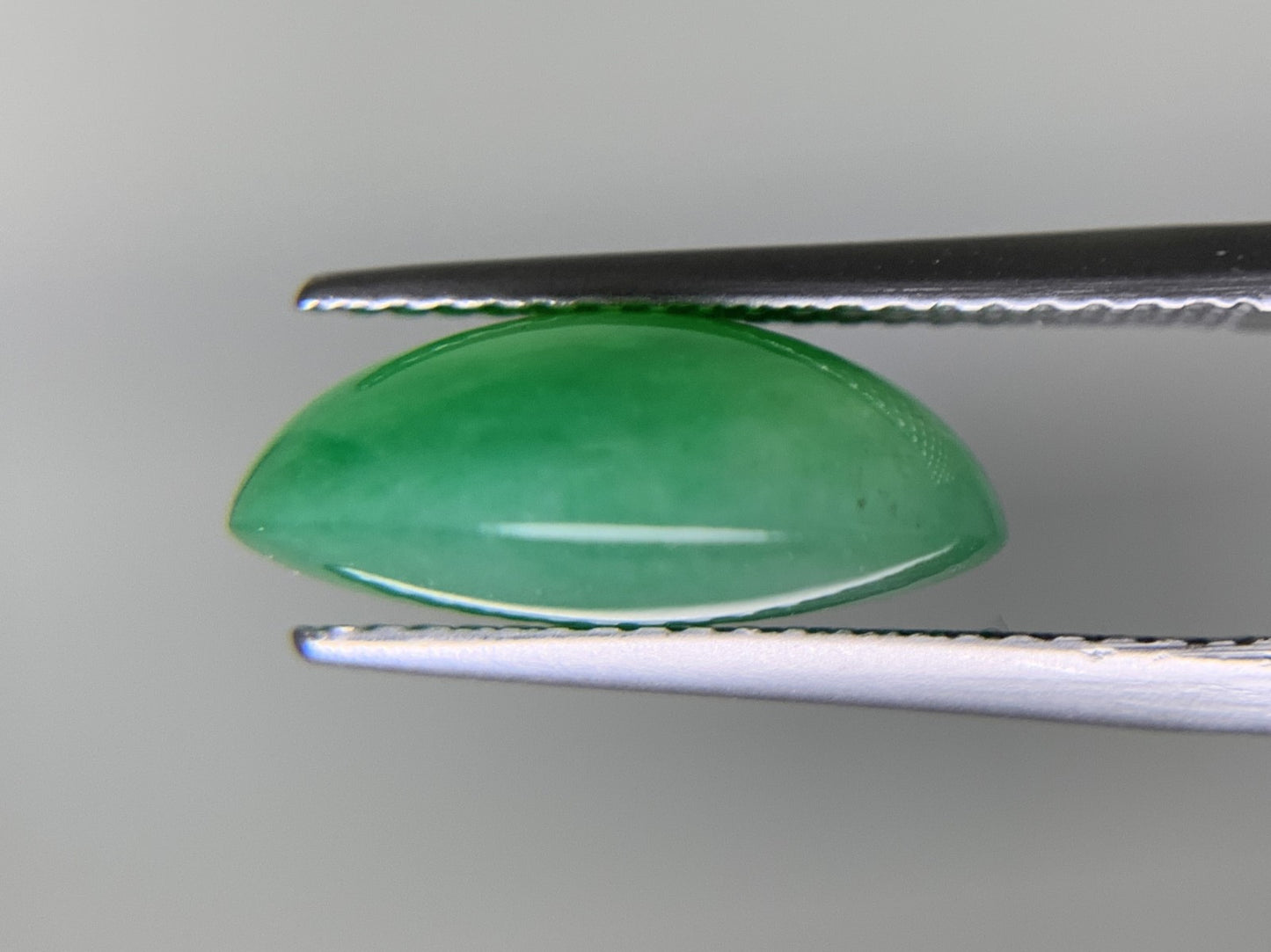 ヒスイ 翡翠 天然  7.144ct  中央宝石ソーティング付き  14.0㎜×10.9㎜×5.7㎜  ルース（ 裸石 ） 6063Y