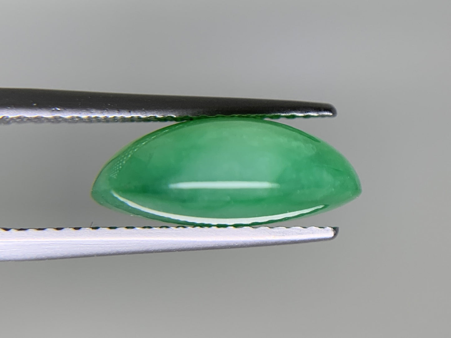 ヒスイ 翡翠 天然  7.144ct  中央宝石ソーティング付き  14.0㎜×10.9㎜×5.7㎜  ルース（ 裸石 ） 6063Y