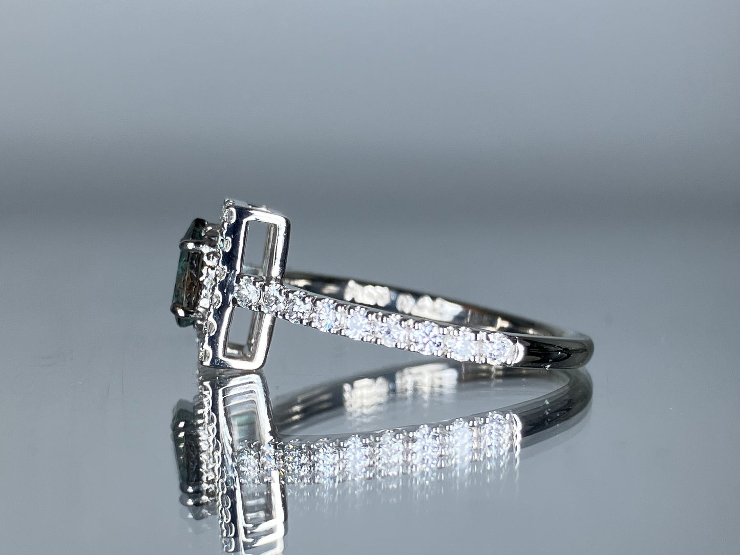 アレキサンドライト 0.42ct ブラジル産 Brazil GIA鑑別書 D0.47ct PT900 2.9g 指輪 （JP11号） サイズ直し無料 7581S