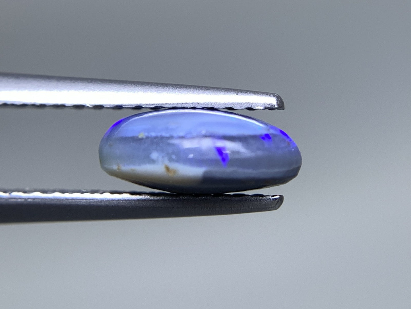 ブラックオパール  天然  1.266ct  中央宝石ソーティング付き  8.6㎜×6.6㎜×3.6㎜   天然 ルース（ 裸石 ） 5249Y