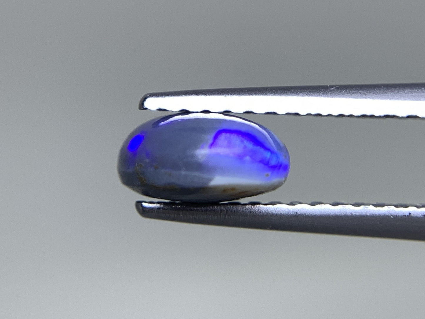 ブラックオパール  天然  1.266ct  中央宝石ソーティング付き  8.6㎜×6.6㎜×3.6㎜   天然 ルース（ 裸石 ） 5249Y