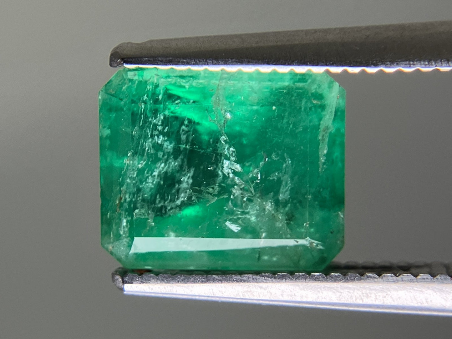 エメラルド 2.715ct 中央宝石ソーティング付き 8.82㎜×7.32㎜×5.62㎜ 天然 ルース（ 裸石 ） 4881YY