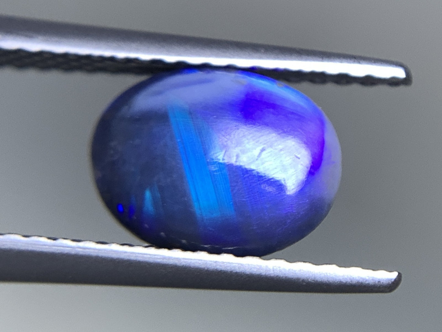 ブラックオパール  天然  1.266ct  中央宝石ソーティング付き  8.6㎜×6.6㎜×3.6㎜   天然 ルース（ 裸石 ） 5249Y