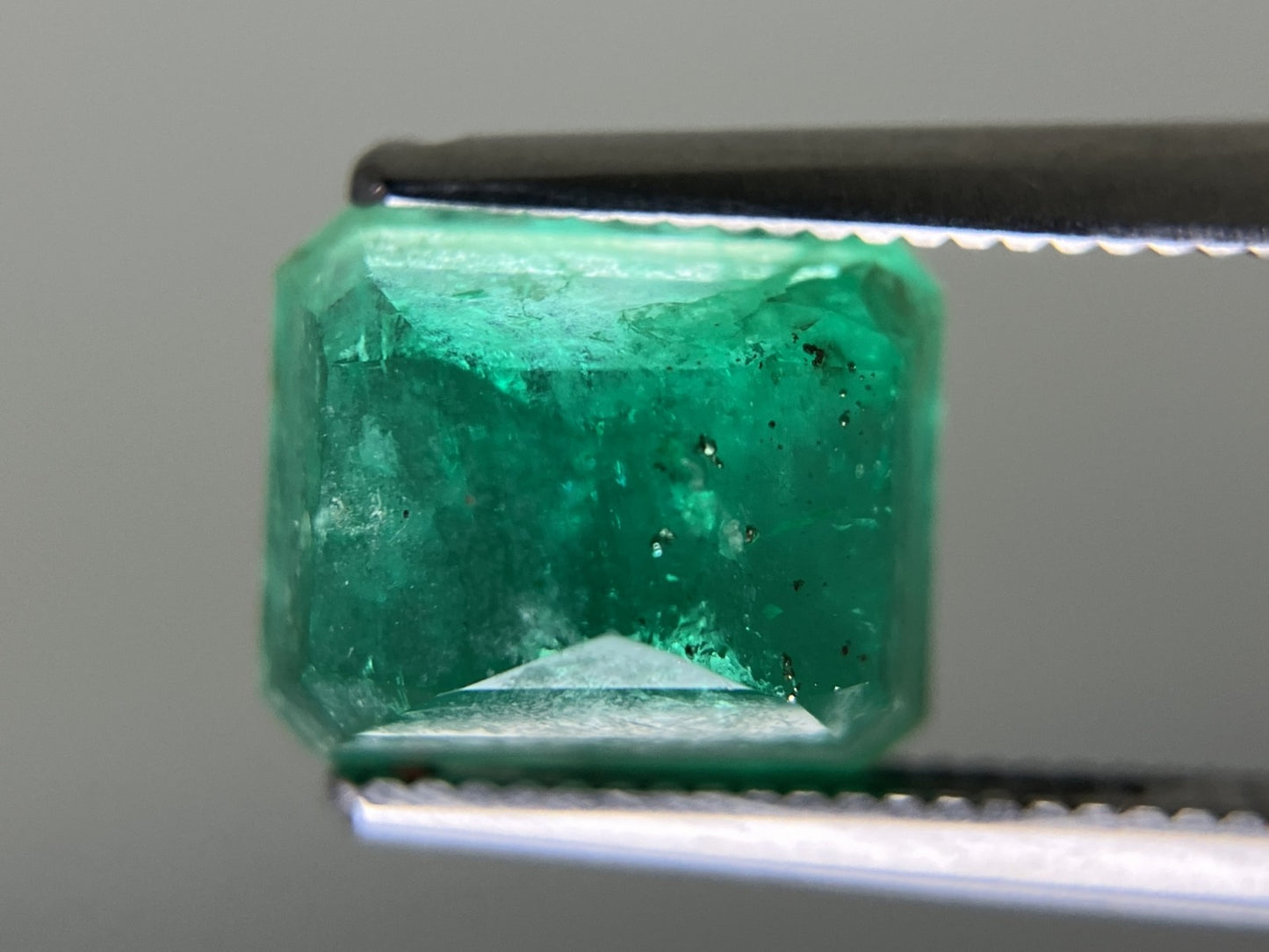 エメラルド 2.715ct 中央宝石ソーティング付き 8.82㎜×7.32㎜×5.62㎜ 天然 ルース（ 裸石 ） 4881YY
