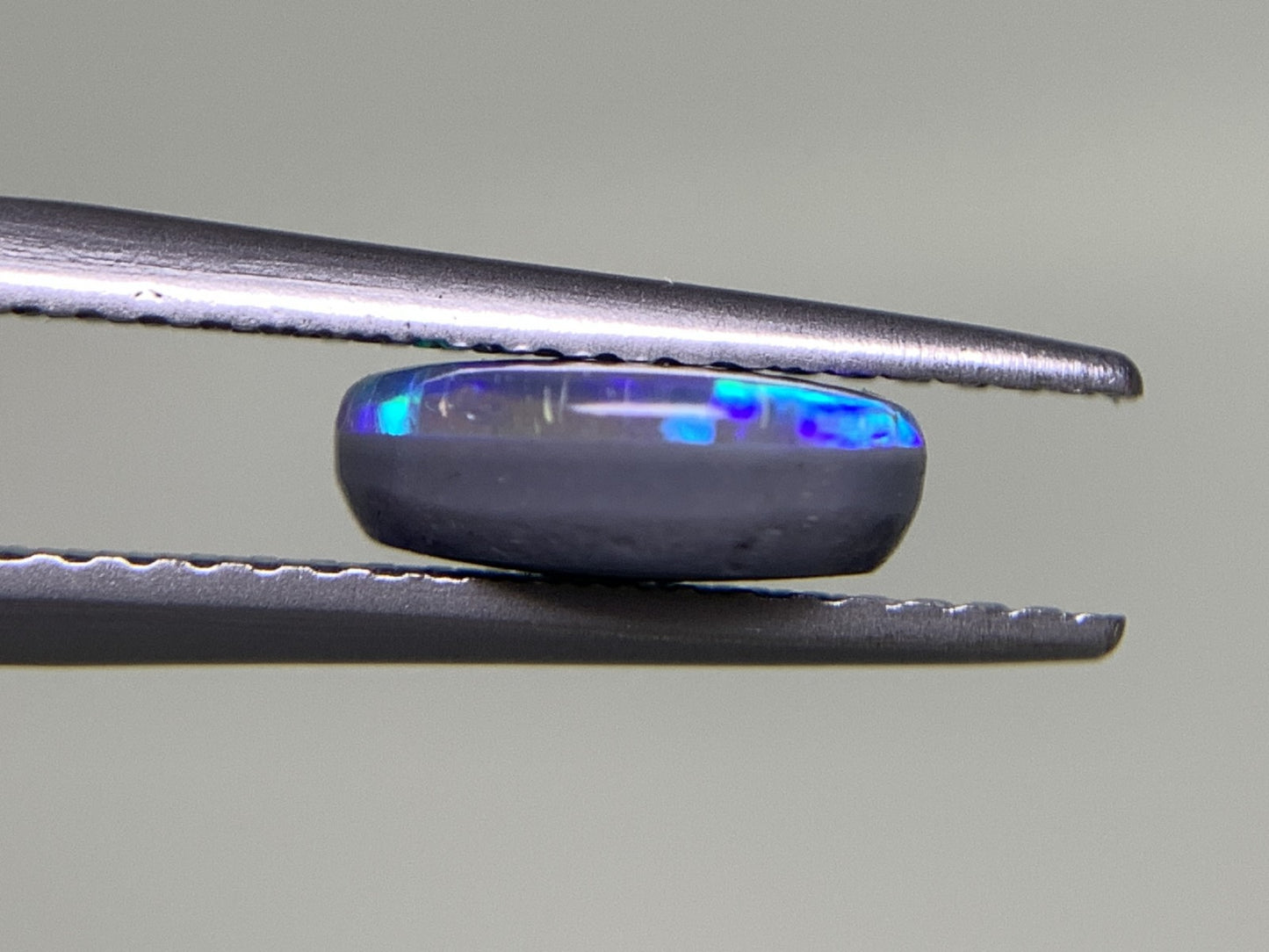 ブラックオパール  1.341ct  宝石ソーティング付き  8.6㎜×7.3㎜×3.1㎜  ルース（ 裸石 ） 3069Y