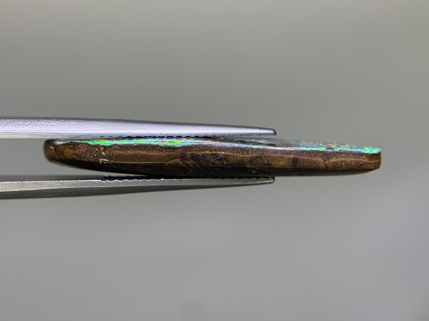 ボルダーオパール 9.533ct  宝石ソーティング付き  32.0㎜×7.7㎜×4.0㎜  ルース（ 裸石 ） 2120Y