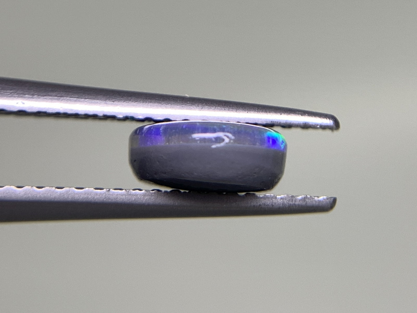 ブラックオパール  1.341ct  宝石ソーティング付き  8.6㎜×7.3㎜×3.1㎜  ルース（ 裸石 ） 3069Y