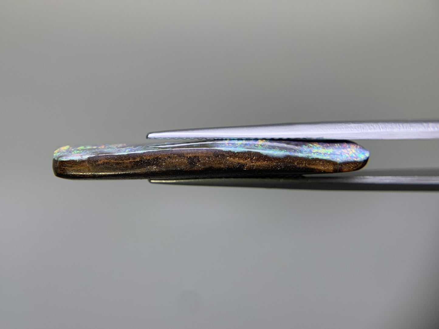 ボルダーオパール 9.533ct  宝石ソーティング付き  32.0㎜×7.7㎜×4.0㎜  ルース（ 裸石 ） 2120Y