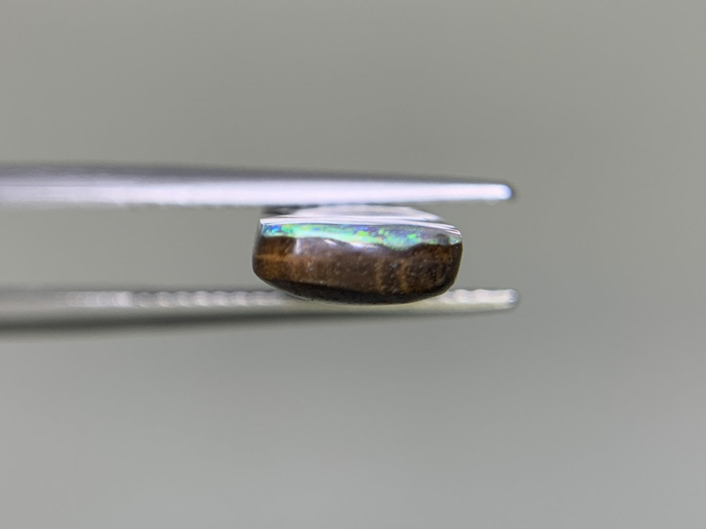 ボルダーオパール 9.533ct  宝石ソーティング付き  32.0㎜×7.7㎜×4.0㎜  ルース（ 裸石 ） 2120Y