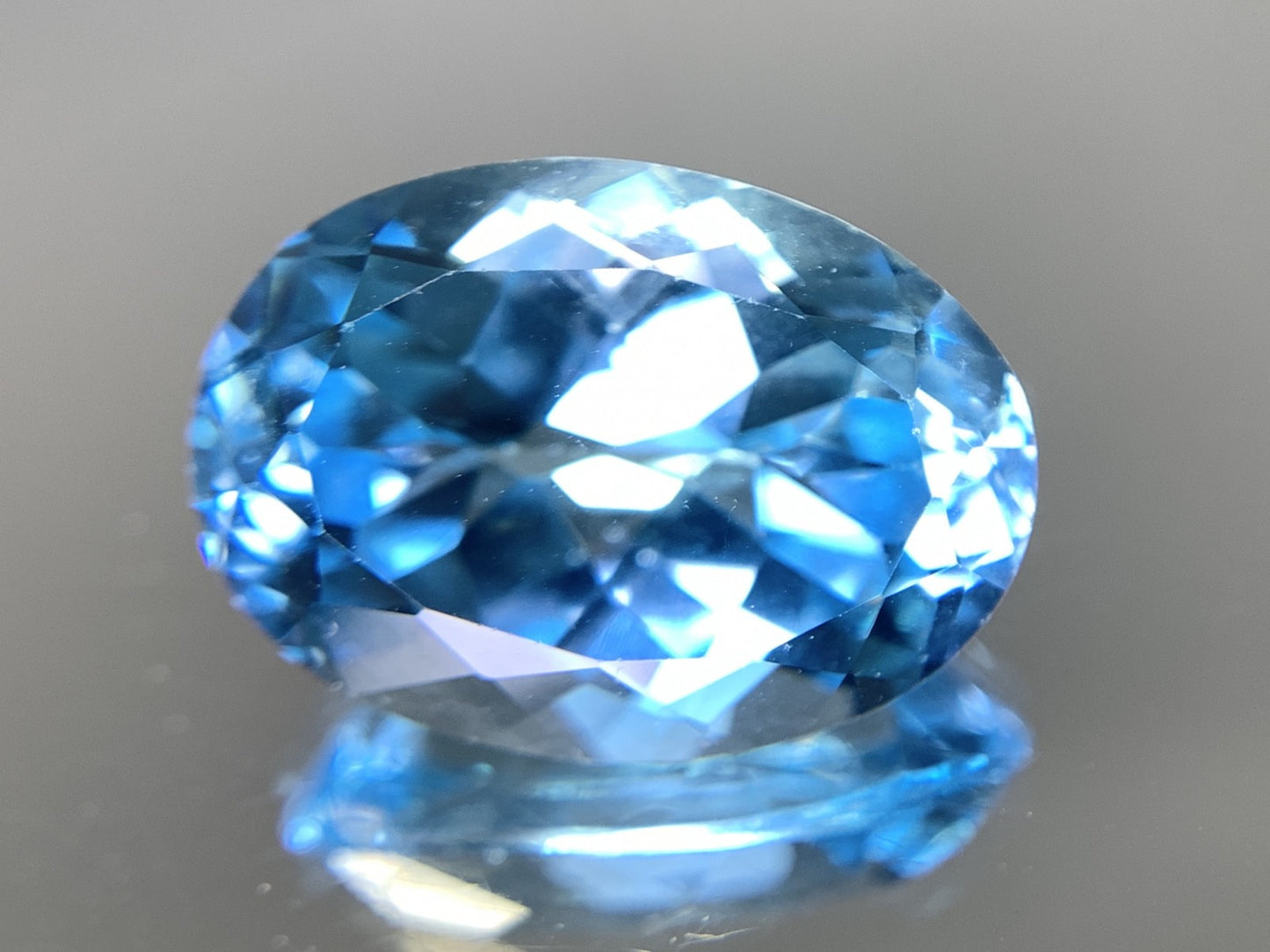ブルートパーズ 天然 15.737ct 宝石ソーティング付き 17.8㎜×12.8㎜×9.0㎜ ルース（ 裸石 ） 6987Y