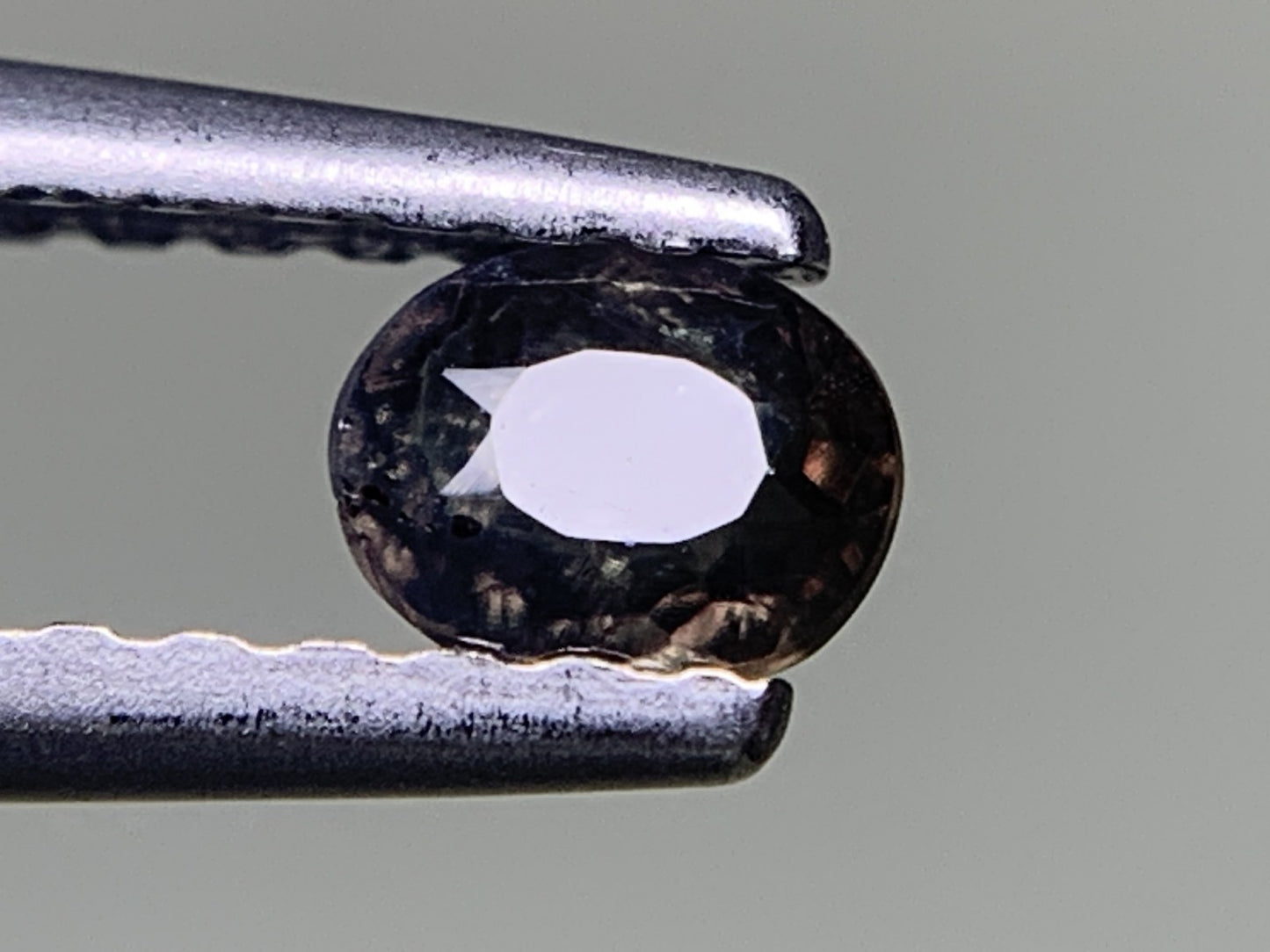 アレキサンドライト 0.215ct 中央宝石ソーティング付き 3.96㎜×3.17㎜×1.8㎜ ルース（ 裸石 ） 3711Y