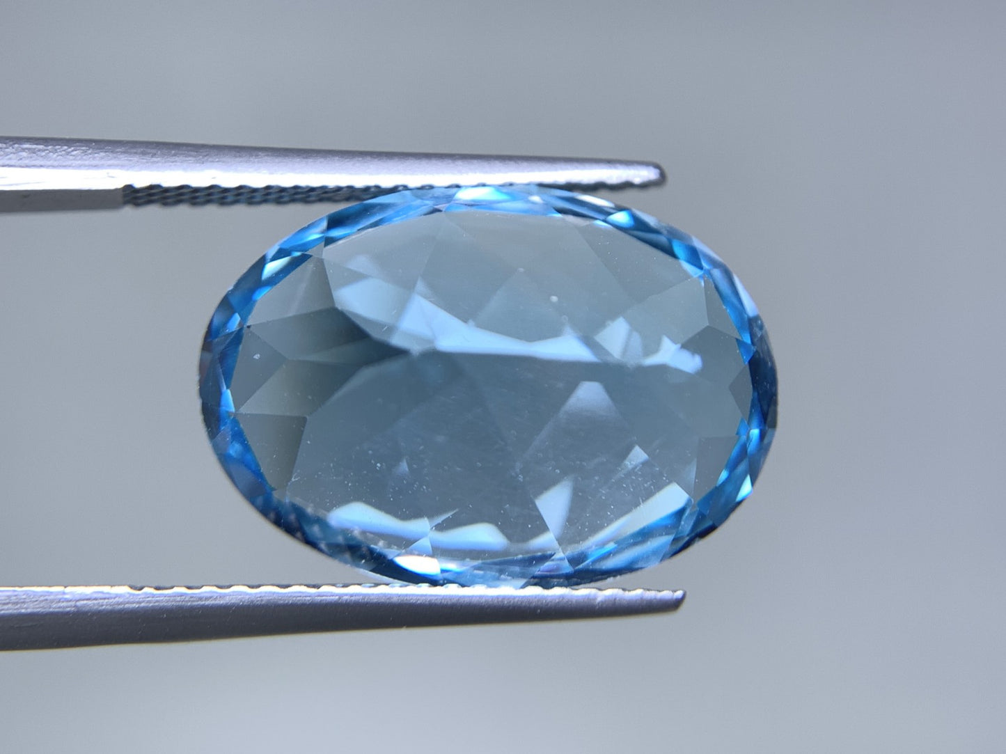 ブルートパーズ 天然 15.737ct 宝石ソーティング付き 17.8㎜×12.8㎜×9.0㎜ ルース（ 裸石 ） 6987Y