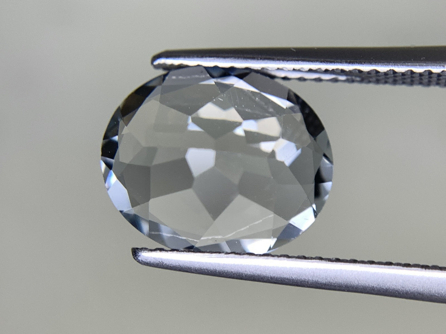 アクアマリン 4.054ct 宝石ソーティング付き  12.0㎜×10.1㎜×5.7㎜  ルース（ 裸石 ） 2639Y