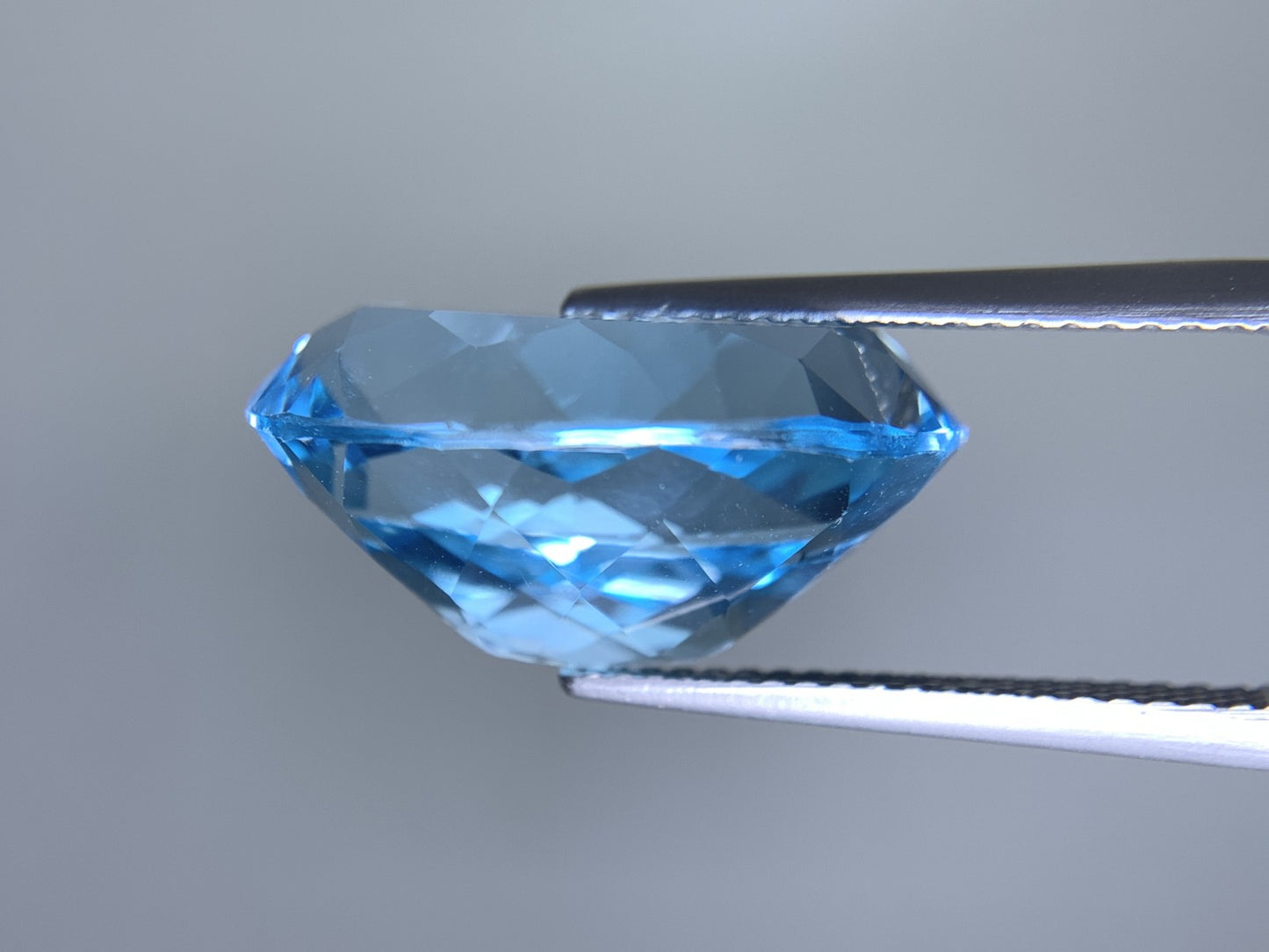 ブルートパーズ 天然 15.737ct 宝石ソーティング付き 17.8㎜×12.8㎜×9.0㎜ ルース（ 裸石 ） 6987Y
