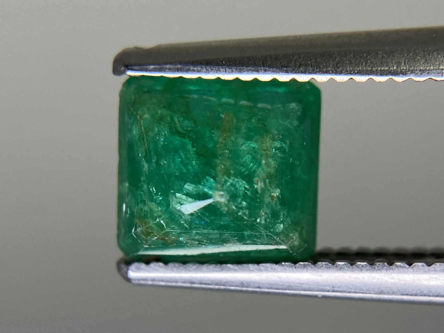 エメラルド 1.253ct  宝石ソーティング付き  6.5㎜×6.0㎜×3.9㎜  天然 ルース（ 裸石 ） 4969YY