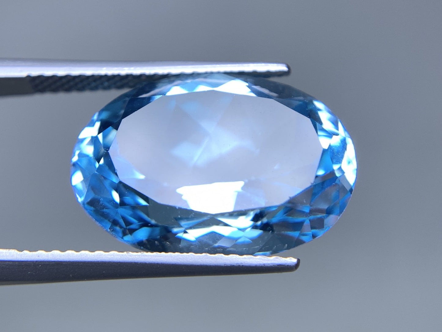 ブルートパーズ 天然 15.737ct 宝石ソーティング付き 17.8㎜×12.8㎜×9.0㎜ ルース（ 裸石 ） 6987Y