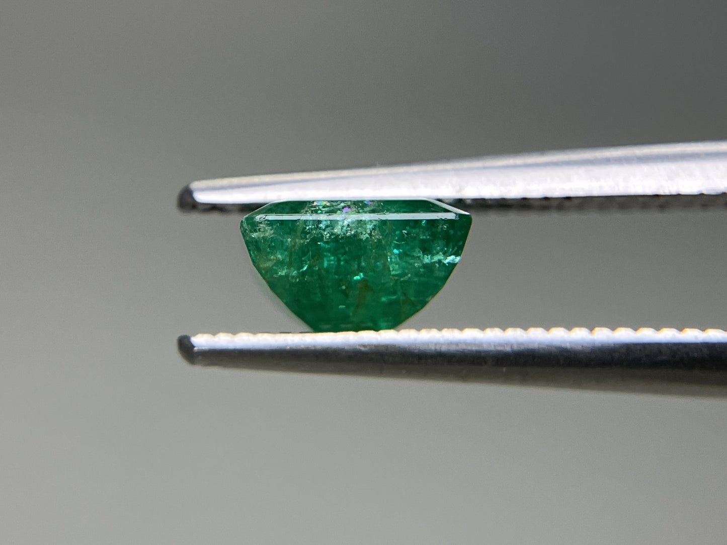 エメラルド 1.253ct  宝石ソーティング付き  6.5㎜×6.0㎜×3.9㎜  天然 ルース（ 裸石 ） 4969YY