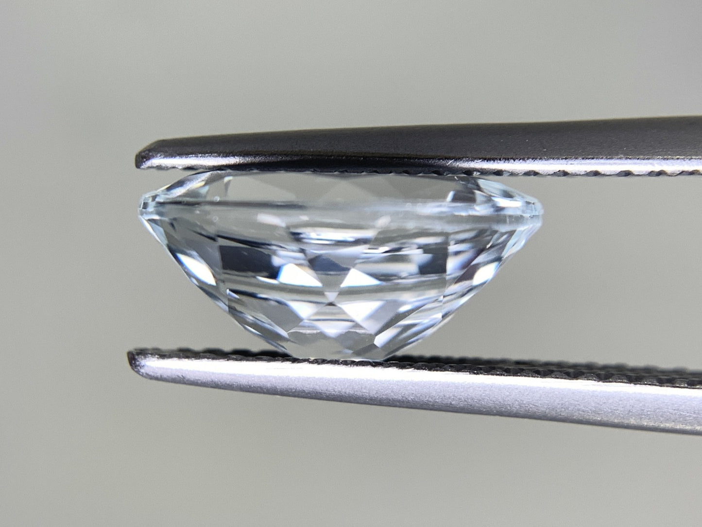 アクアマリン 4.054ct 宝石ソーティング付き  12.0㎜×10.1㎜×5.7㎜  ルース（ 裸石 ） 2639Y
