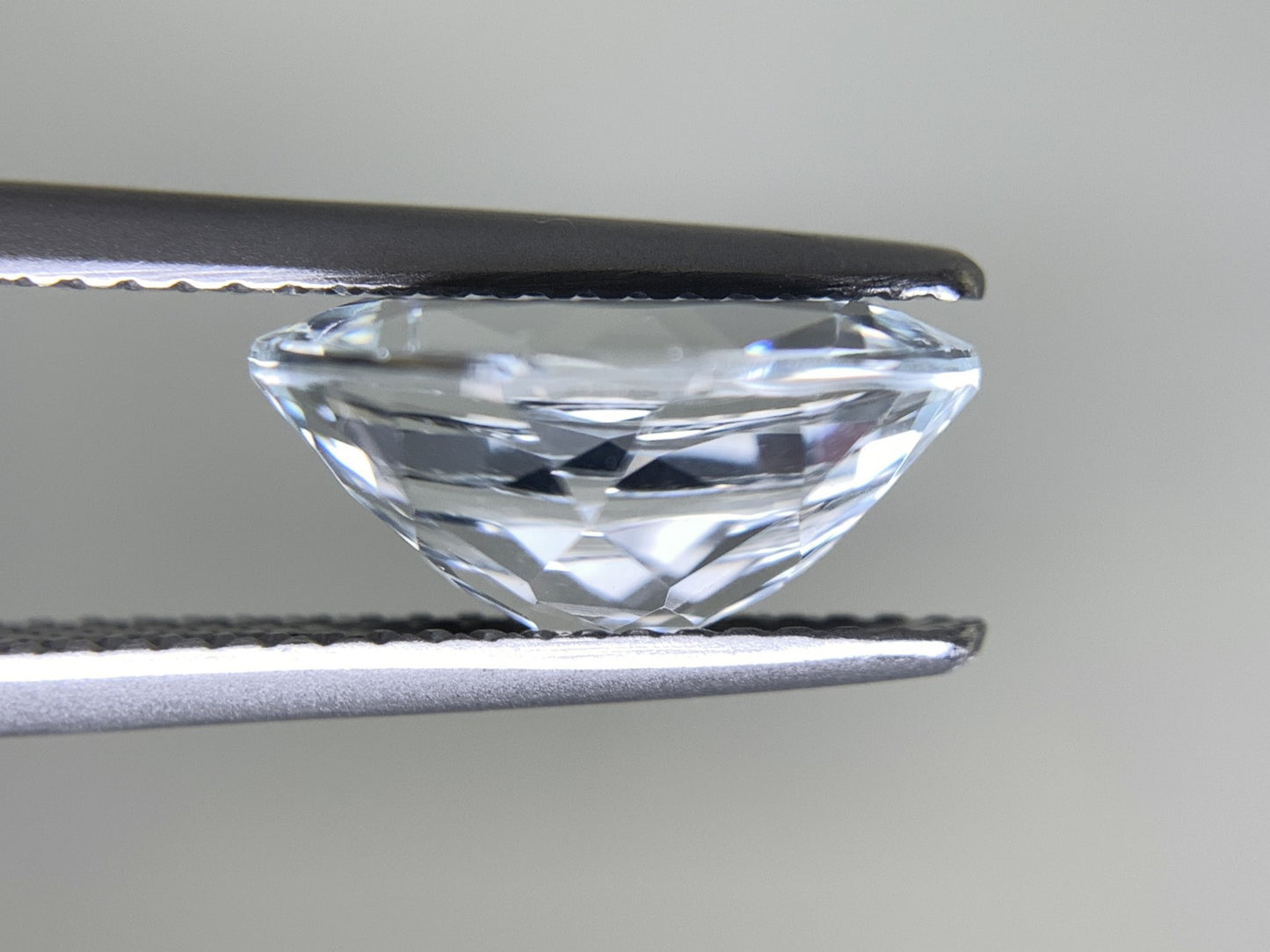 アクアマリン 4.054ct 宝石ソーティング付き  12.0㎜×10.1㎜×5.7㎜  ルース（ 裸石 ） 2639Y