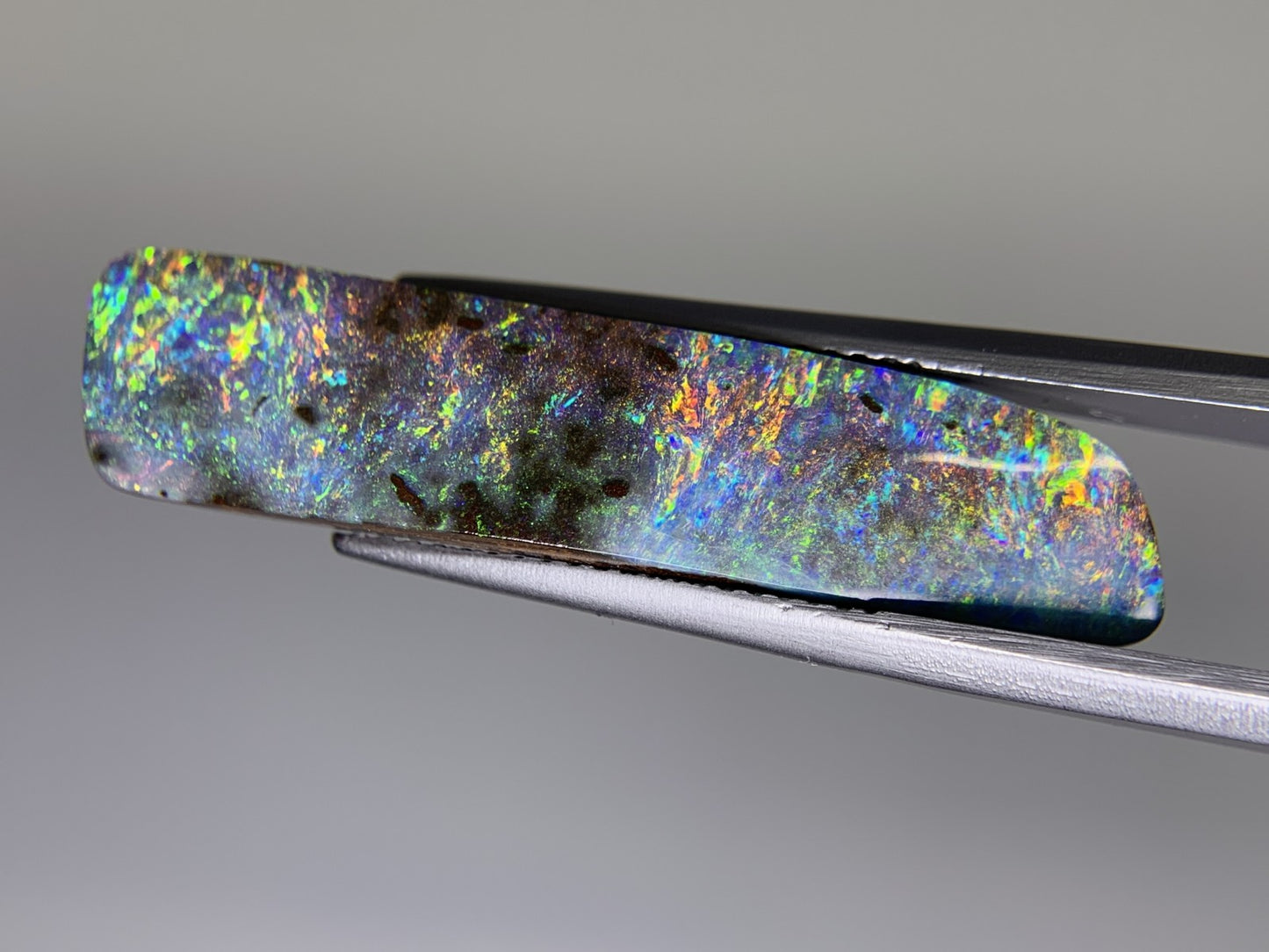 ボルダーオパール 9.533ct  宝石ソーティング付き  32.0㎜×7.7㎜×4.0㎜  ルース（ 裸石 ） 2120Y