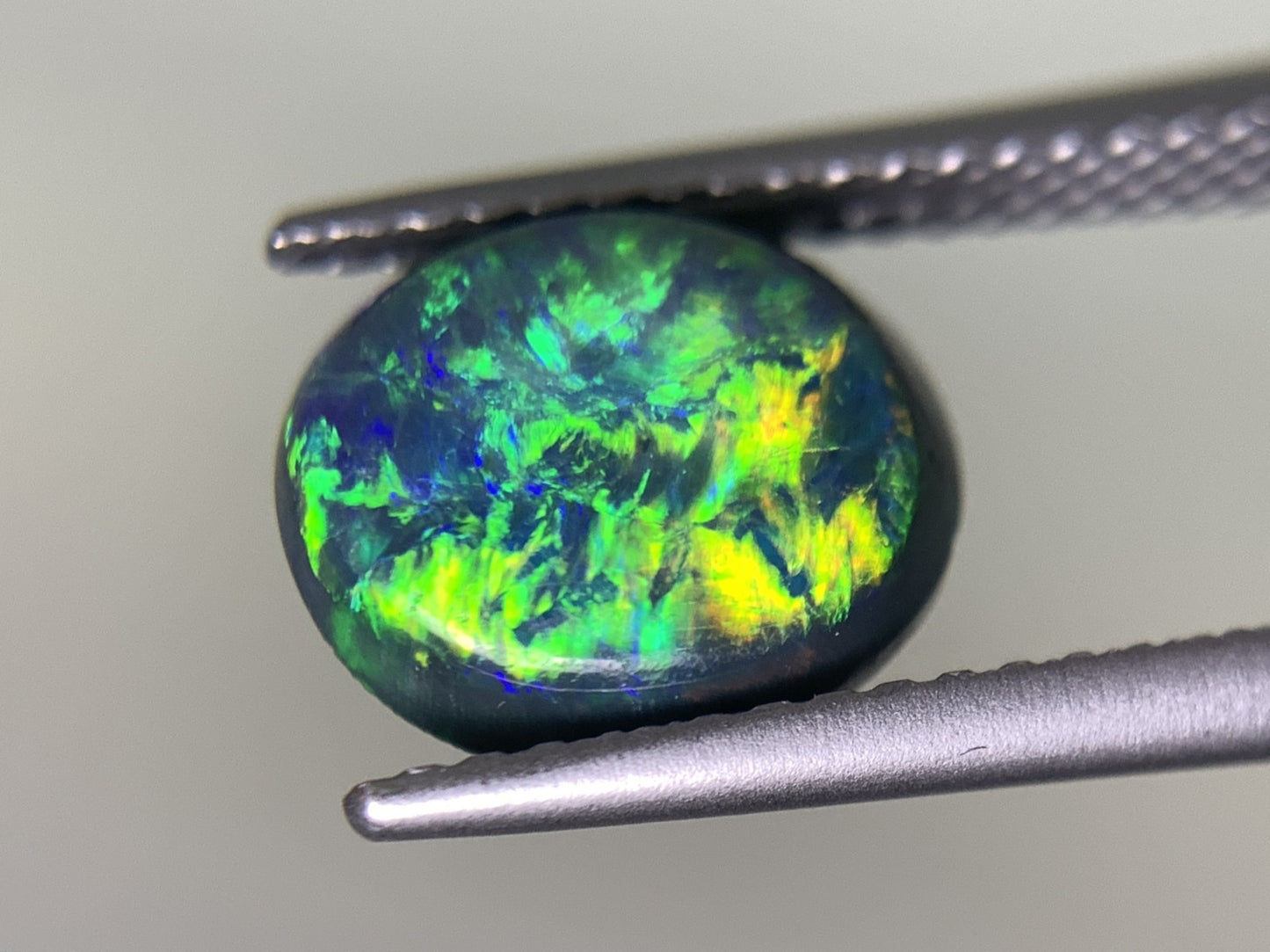 ブラックオパール　 1.927ct 宝石ソーティング付き  9.6㎜×8.2㎜×4.1㎜  ルース（ 裸石 ） 3068Y