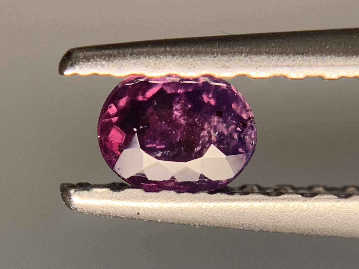 アレキサンドライト 0.215ct 中央宝石ソーティング付き 3.96㎜×3.17㎜×1.8㎜ ルース（ 裸石 ） 3711Y