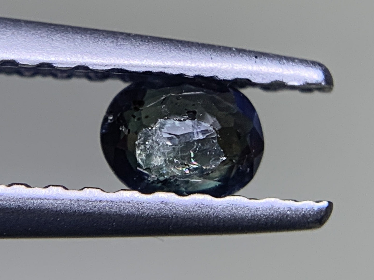 アレキサンドライト 0.215ct 中央宝石ソーティング付き 3.96㎜×3.17㎜×1.8㎜ ルース（ 裸石 ） 3711Y