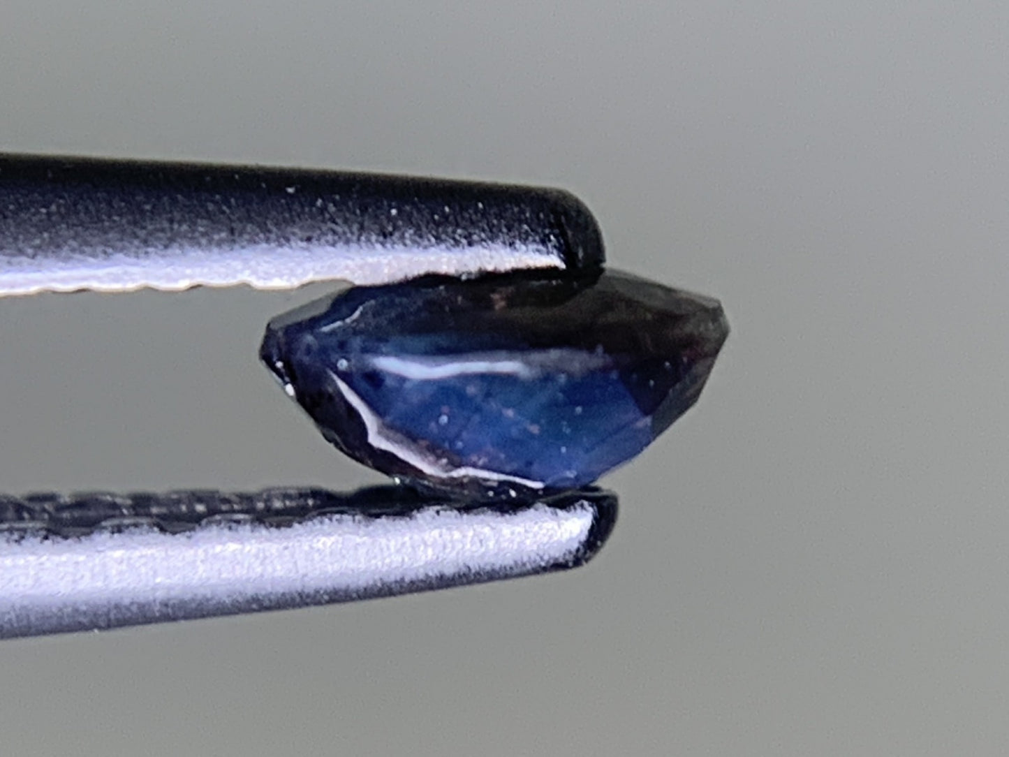 アレキサンドライト 0.215ct 中央宝石ソーティング付き 3.96㎜×3.17㎜×1.8㎜ ルース（ 裸石 ） 3711Y