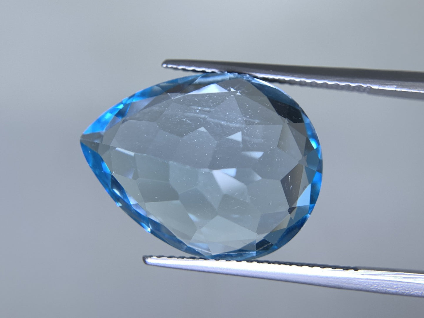 ブルートパーズ 天然 18.903ct 宝石ソーティング付き 20.0㎜×15.1㎜×8.8㎜ ルース（ 裸石 ） 6988Y