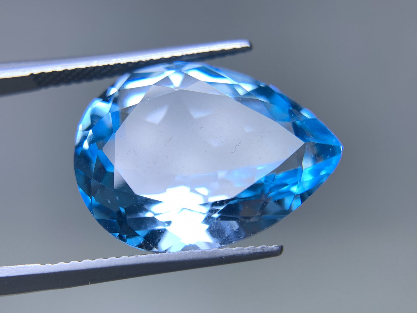 ブルートパーズ 天然 18.903ct 宝石ソーティング付き 20.0㎜×15.1㎜×8.8㎜ ルース（ 裸石 ） 6988Y