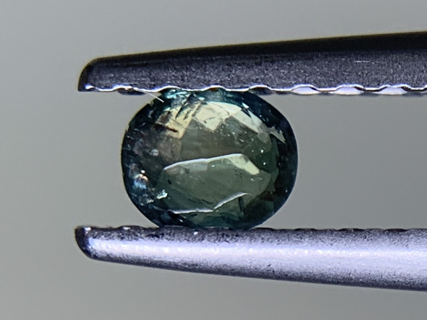 アレキサンドライト 0.162ct 中央宝石ソーティング付き 3.46㎜×3.02㎜×1.82㎜ ルース（ 裸石 ） 3709Y