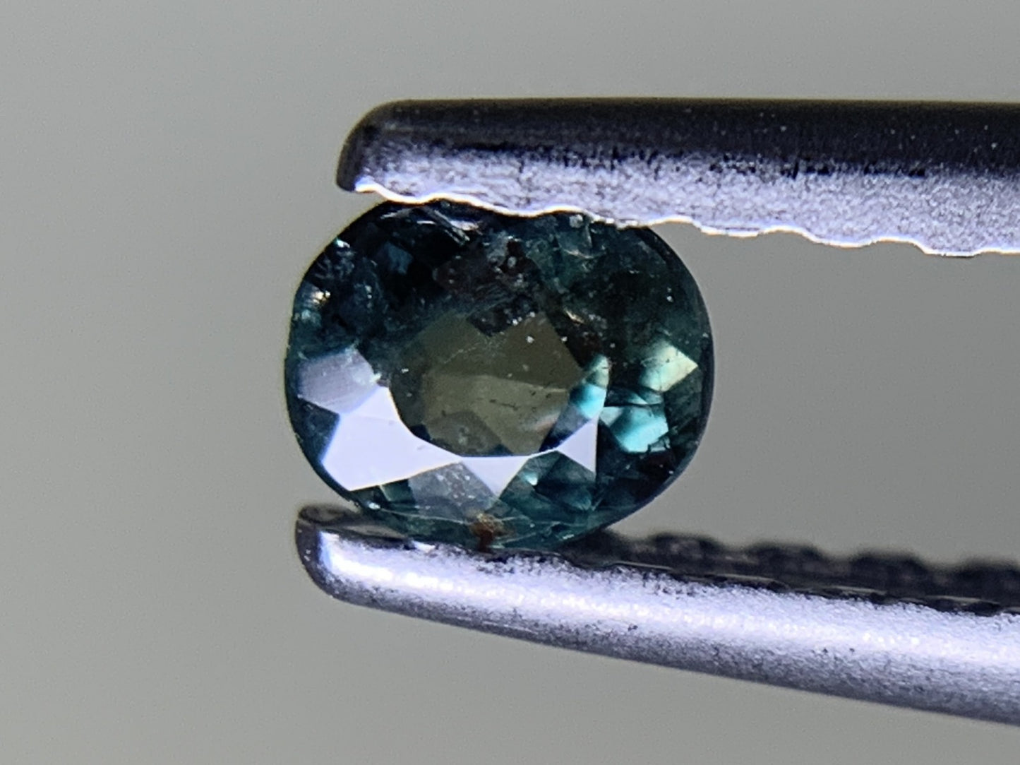 アレキサンドライト 0.162ct 中央宝石ソーティング付き 3.46㎜×3.02㎜×1.82㎜ ルース（ 裸石 ） 3709Y
