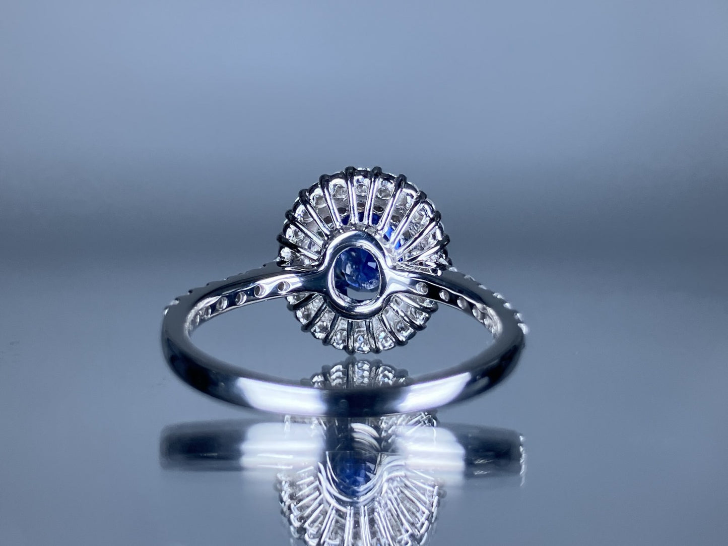 サファイア 1.70ct コンフラワーブルー Cornflower blue AIGS鑑別書 D0.72ct PT900 5.2g 指輪 （JP13号） サイズ直し無料 7333S