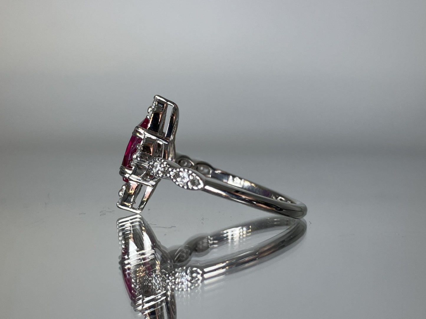 ルビー 1.03ct ミャンマー産 Myanmar　Pigeon blood AIGS鑑別書 D0.31ct PT900 4.1g 指輪 （JP11号） サイズ直し無料 7351S