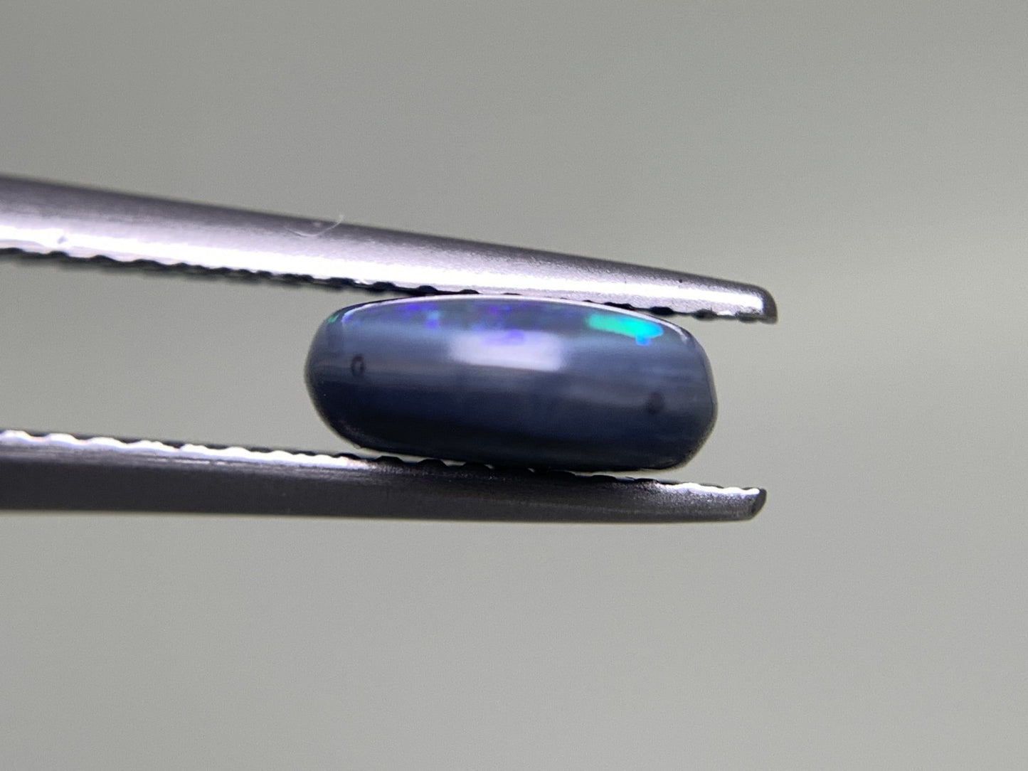ブラックオパール 1.701ct 宝石ソーティング付き 9.3㎜×8.2㎜×3.3㎜ ルース（ 裸石 ） 3126Y