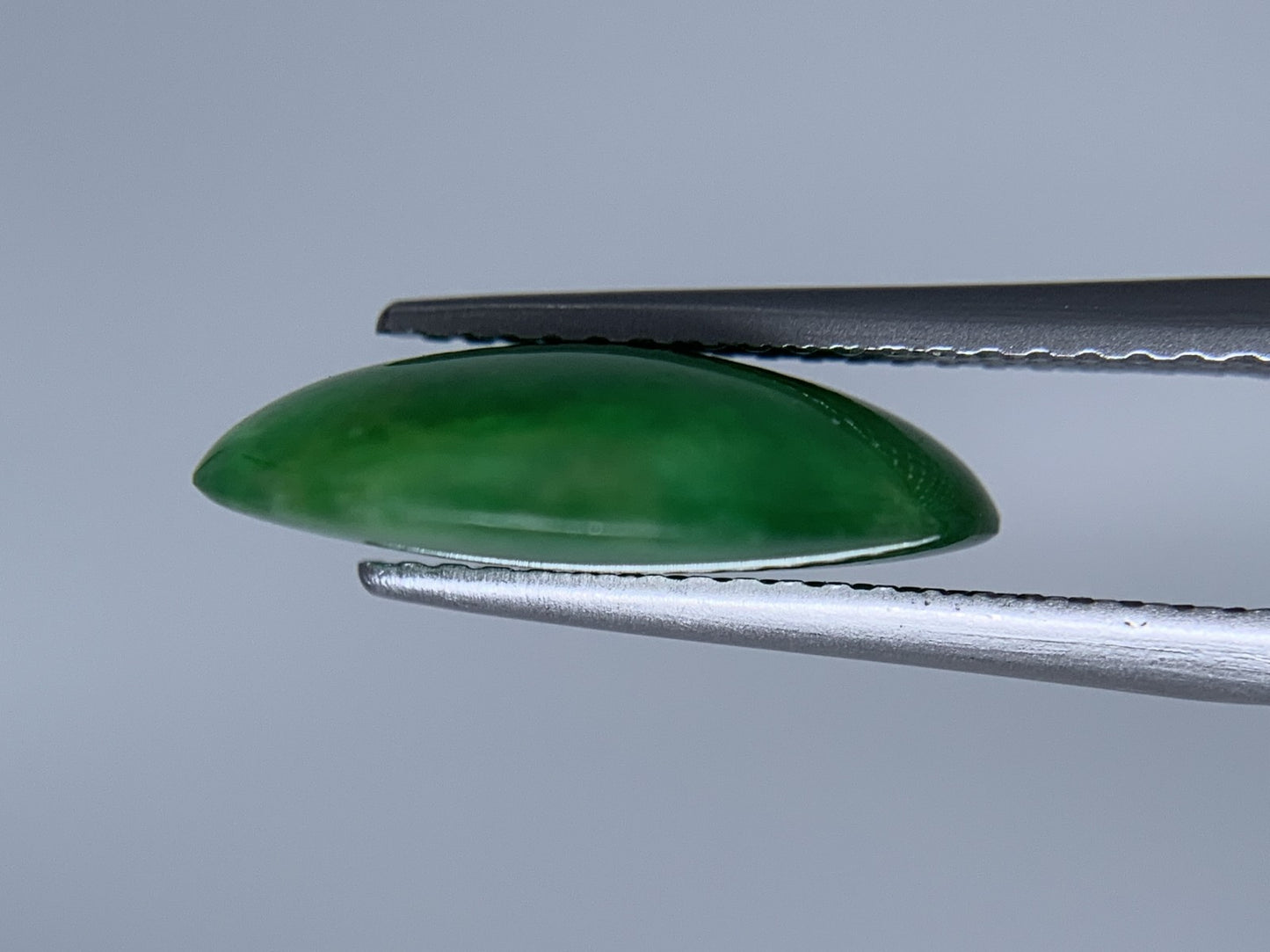 ヒスイ 翡翠 天然 5.754ct 宝石ソーティング付き 14.8㎜×11.1㎜×4.2㎜ ルース（ 裸石 ） 5990Y