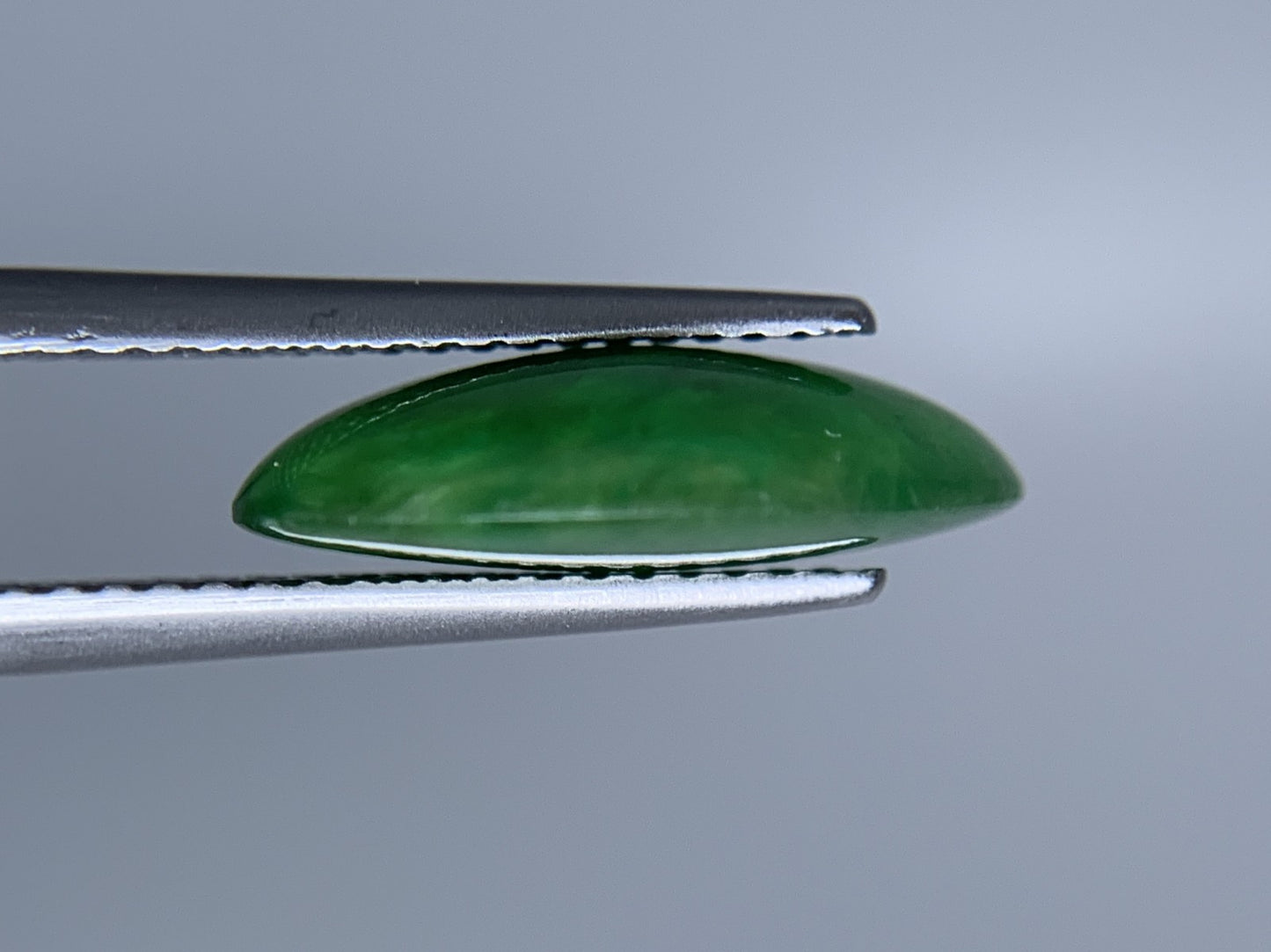 ヒスイ 翡翠 天然 5.754ct 宝石ソーティング付き 14.8㎜×11.1㎜×4.2㎜ ルース（ 裸石 ） 5990Y