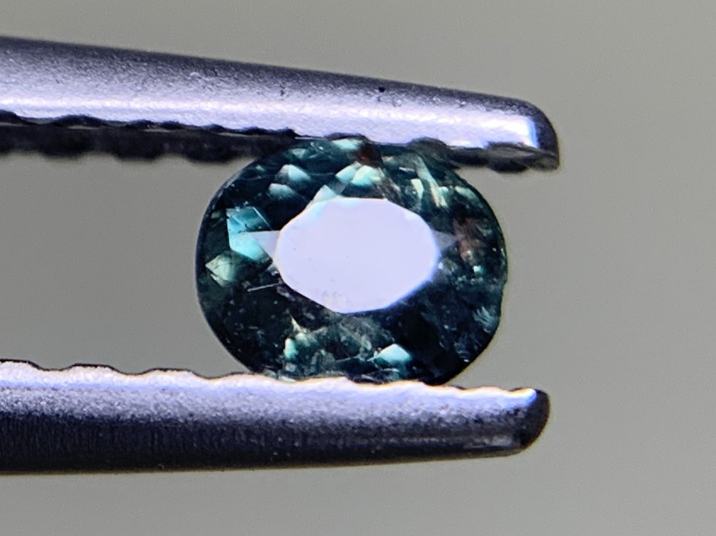 アレキサンドライト 0.162ct 中央宝石ソーティング付き 3.46㎜×3.02㎜×1.82㎜ ルース（ 裸石 ） 3709Y