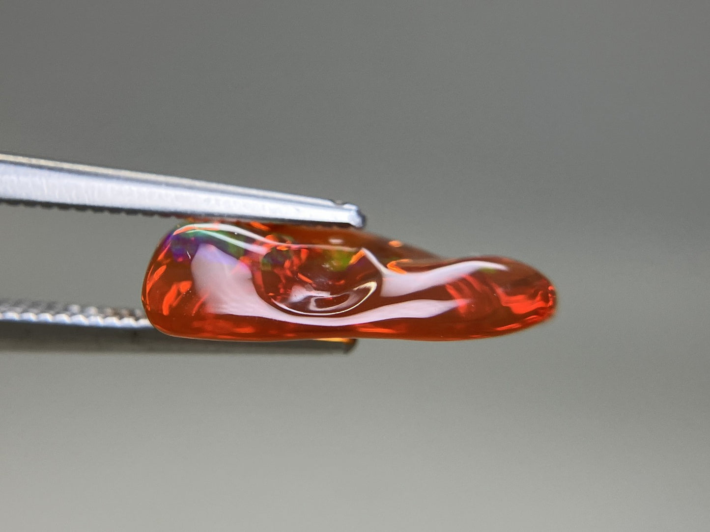 ファイアオパール 3.690ct 中央宝石ソーティング付き 14.9㎜×11.9㎜×4.1㎜ 天然 ルース（ 裸石 ） 4932YY